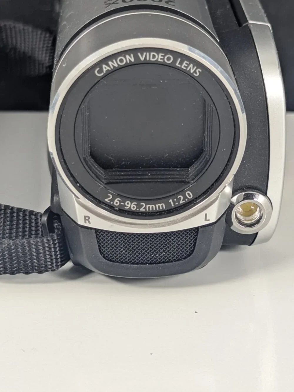 Canon FS200 Camcorder batty included: FOR PARTS NOT WORKING